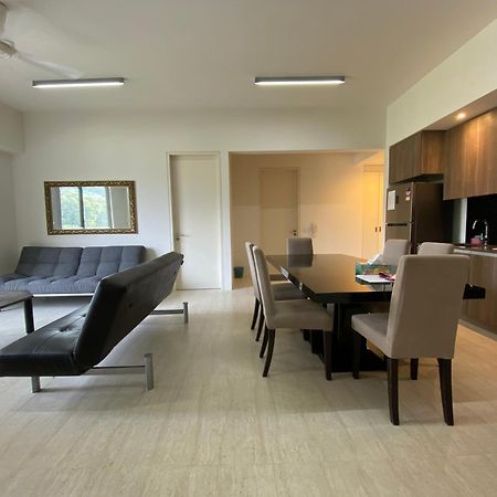 By The Sea @ Cozy Beachfront Home Batu Feringgi Exterior foto